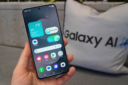 There are literally hundreds of Samsung unlock animations on your Galaxy lock screen.